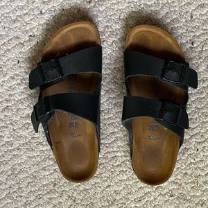 Women’s Birkenstocks Arizona sandal in Black leather.  Size 36